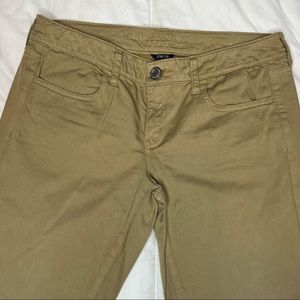 American Eagle women’s chinos